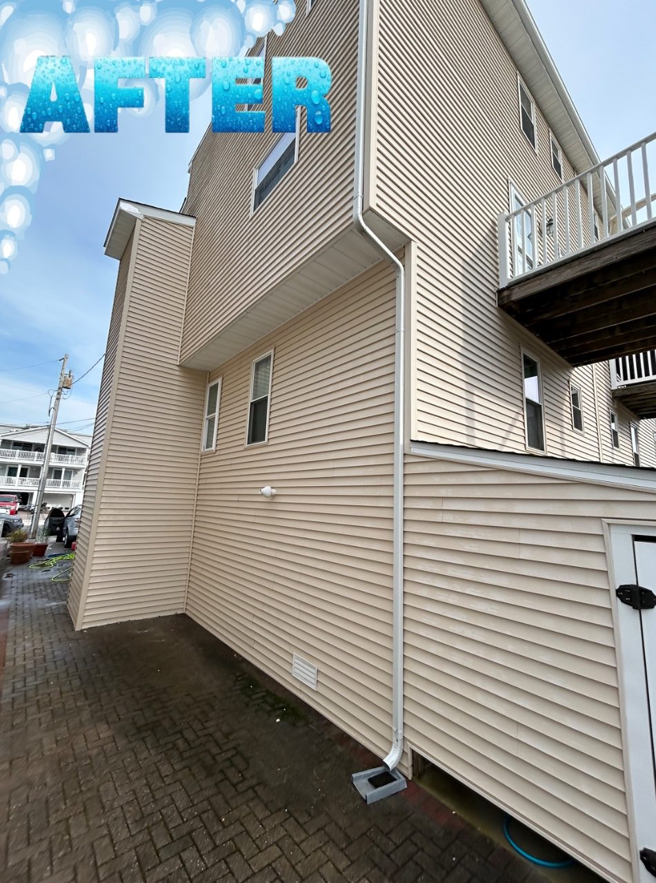 The same shore house siding after cleaning